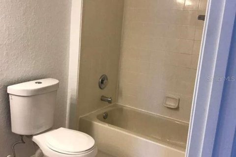 Townhouse in Kissimmee, Florida 3 bedrooms, 181.81 sq.m. № 2383404 - photo 20