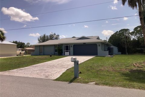 House in Port Charlotte, Florida 3 bedrooms, 116.78 sq.m. № 2200479