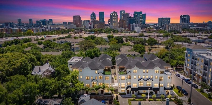 Touwnhouse à Tampa, Floride 5 chambres, 331.1 m2 № 2236303