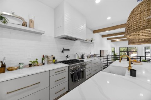 Touwnhouse à vendre à Tampa, Floride: 5 chambres, 331.1 m2 № 2236303 - photo 6