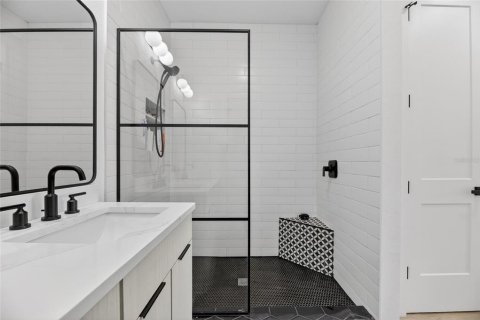 Touwnhouse à vendre à Tampa, Floride: 5 chambres, 331.1 m2 № 2236303 - photo 11