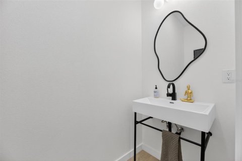 Touwnhouse à vendre à Tampa, Floride: 5 chambres, 331.1 m2 № 2236303 - photo 20