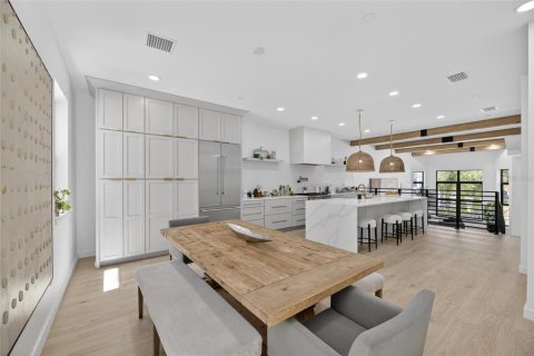 Touwnhouse à vendre à Tampa, Floride: 5 chambres, 331.1 m2 № 2236303 - photo 5