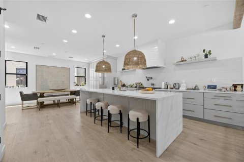 Touwnhouse à vendre à Tampa, Floride: 5 chambres, 331.1 m2 № 2236303 - photo 4