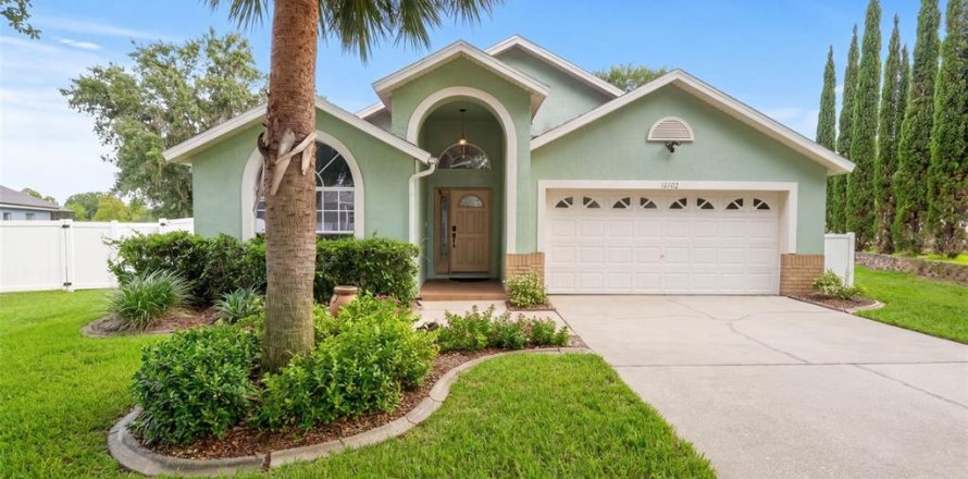 Villa ou maison à Clermont, Floride 5 chambres, 203.18 m2 № 2409014