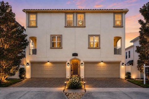 Townhouse in Tampa, Florida 3 bedrooms, 211.82 sq.m. № 2297048