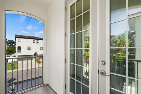 Townhouse in Tampa, Florida 3 bedrooms, 211.82 sq.m. № 2297048 - photo 26