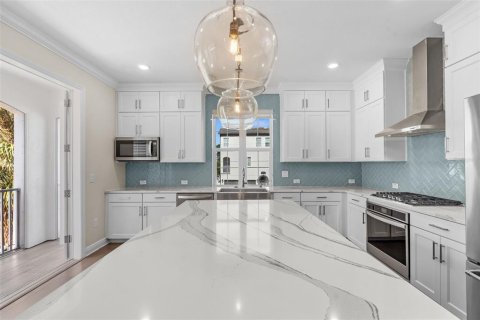 Townhouse in Tampa, Florida 3 bedrooms, 211.82 sq.m. № 2297048 - photo 15