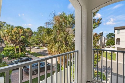 Townhouse in Tampa, Florida 3 bedrooms, 211.82 sq.m. № 2297048 - photo 14