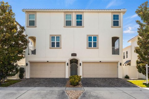 Townhouse in Tampa, Florida 3 bedrooms, 211.82 sq.m. № 2297048 - photo 2