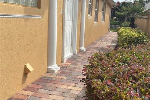 House in Orlando, Florida 2 bedrooms, 158.68 sq.m. № 1906557 - photo 2