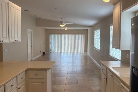 House in Orlando, Florida 2 bedrooms, 158.68 sq.m. № 1906557 - photo 6