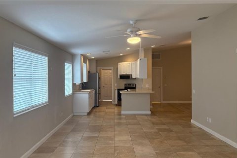 House in Orlando, Florida 2 bedrooms, 158.68 sq.m. № 1906557 - photo 3