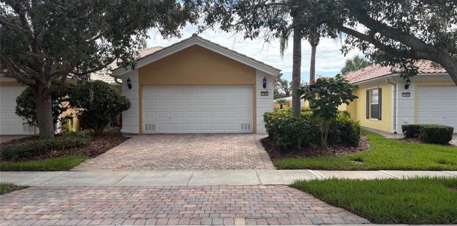 House in Orlando, Florida 2 bedrooms, 158.68 sq.m. № 1906557