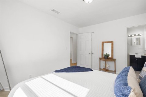 House in Tampa, Florida 3 bedrooms, 132.01 sq.m. № 2196514 - photo 19
