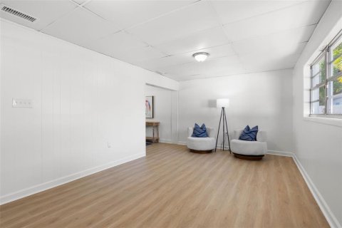 House in Tampa, Florida 3 bedrooms, 132.01 sq.m. № 2196514 - photo 30