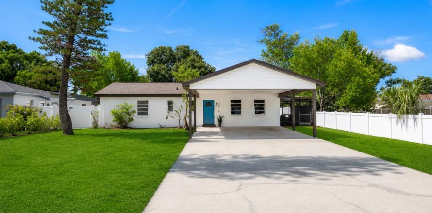 House in Tampa, Florida 3 bedrooms, 132.01 sq.m. № 2196514
