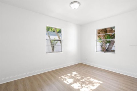 House in Tampa, Florida 3 bedrooms, 132.01 sq.m. № 2196514 - photo 22
