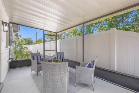 House in Tampa, Florida 3 bedrooms, 132.01 sq.m. № 2196514 - photo 13
