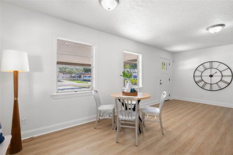 House in Tampa, Florida 3 bedrooms, 132.01 sq.m. № 2196514 - photo 16