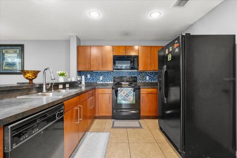 Townhouse in Orlando, Florida 3 bedrooms, 167.13 sq.m. № 1850242 - photo 11
