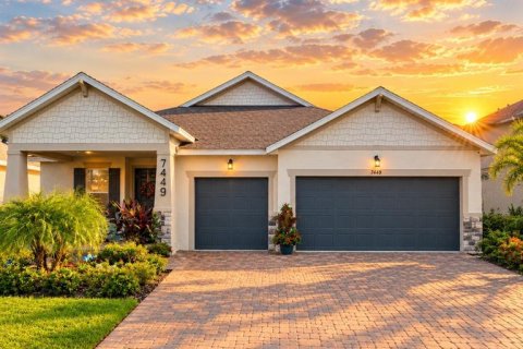 House in Parrish, Florida 4 bedrooms, 252.69 sq.m. № 2395641