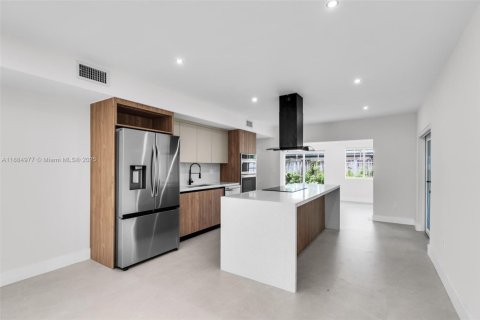 Купить виллу или дом в Майами, Флорида 5 спален, 190.36м2, № 1941976 - фото 5