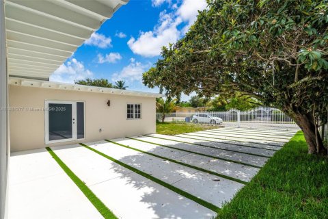 Купить виллу или дом в Майами, Флорида 5 спален, 190.36м2, № 1941976 - фото 2