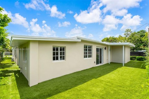 Купить виллу или дом в Майами, Флорида 5 спален, 190.36м2, № 1941976 - фото 24