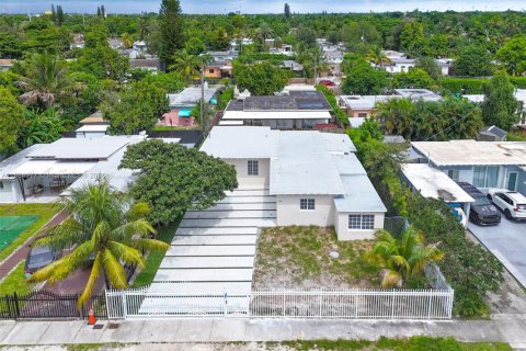 Купить виллу или дом в Майами, Флорида 5 спален, 190.36м2, № 1941976 - фото 29