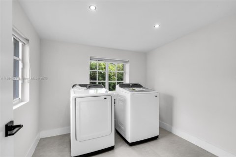 Купить виллу или дом в Майами, Флорида 5 спален, 190.36м2, № 1941976 - фото 17