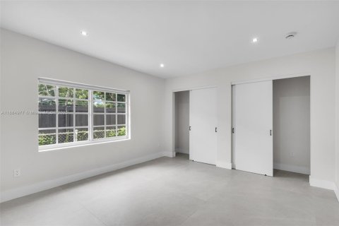 Купить виллу или дом в Майами, Флорида 5 спален, 190.36м2, № 1941976 - фото 12