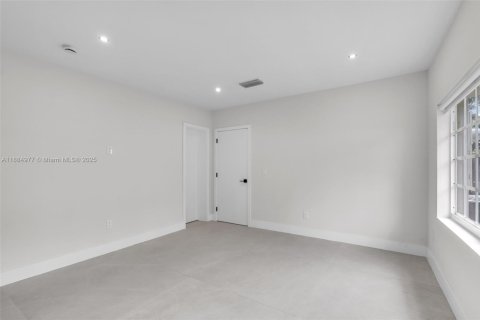 Купить виллу или дом в Майами, Флорида 5 спален, 190.36м2, № 1941976 - фото 13