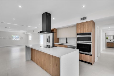 Купить виллу или дом в Майами, Флорида 5 спален, 190.36м2, № 1941976 - фото 6