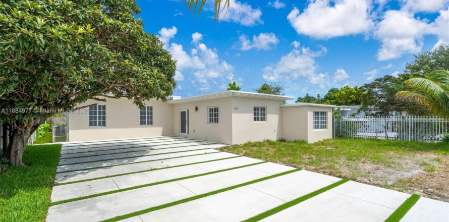 Дом в Майами, Флорида 5 спален, 190.36м2 № 1941976