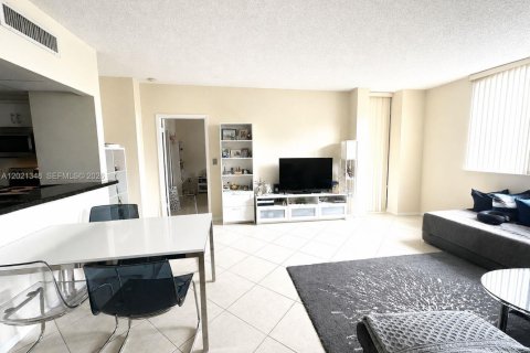 Купить кондоминиум в Майами, Флорида 2 спальни, 94.76м2, № 2145845 - фото 3