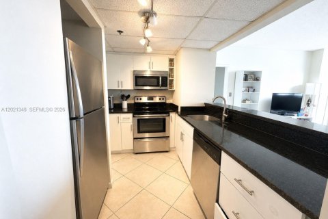 Купить кондоминиум в Майами, Флорида 2 спальни, 94.76м2, № 2145845 - фото 2