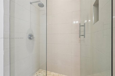 House in Doral, Florida 5 bedrooms, 328.6 sq.m. № 1711732 - photo 23
