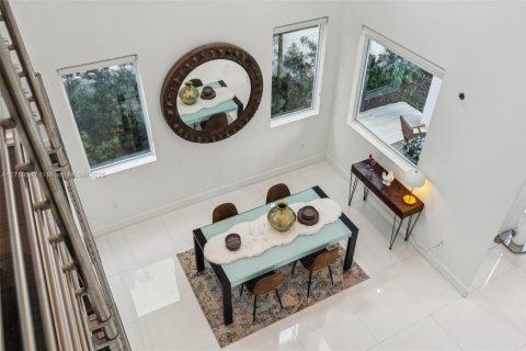 House in Doral, Florida 5 bedrooms, 328.6 sq.m. № 1711732 - photo 11