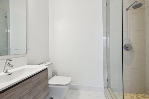 House in Doral, Florida 5 bedrooms, 328.6 sq.m. № 1711732 - photo 24