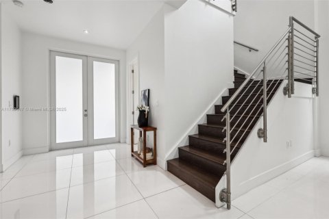 House in Doral, Florida 5 bedrooms, 328.6 sq.m. № 1711732 - photo 29