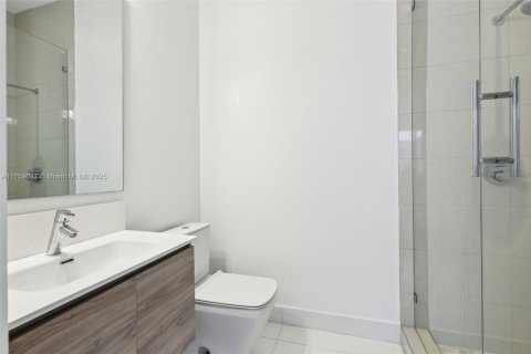 House in Doral, Florida 5 bedrooms, 328.6 sq.m. № 1711732 - photo 22