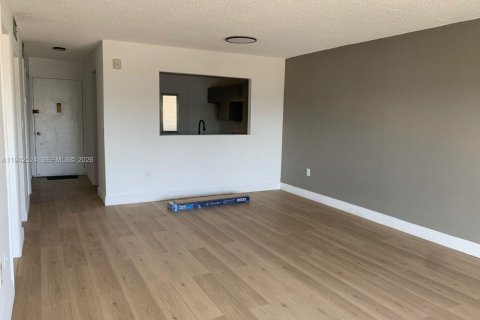 Copropriété à louer à North Miami Beach, Floride: 1 chambre, 75.44 m2 № 2000077 - photo 3