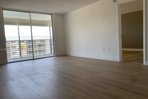 Copropriété à louer à North Miami Beach, Floride: 1 chambre, 75.44 m2 № 2000077 - photo 6