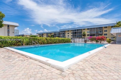 Copropriété à louer à North Miami Beach, Floride: 1 chambre, 75.44 m2 № 2000077 - photo 24