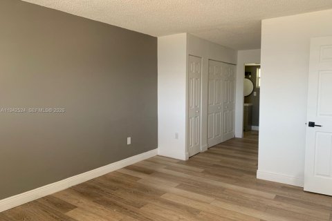 Copropriété à louer à North Miami Beach, Floride: 1 chambre, 75.44 m2 № 2000077 - photo 12