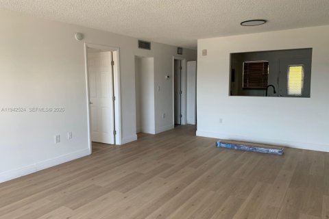 Copropriété à louer à North Miami Beach, Floride: 1 chambre, 75.44 m2 № 2000077 - photo 8