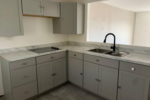 Copropriété à louer à North Miami Beach, Floride: 1 chambre, 75.44 m2 № 2000077 - photo 2