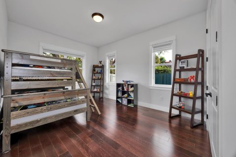 House in Miami, Florida 4 bedrooms, 301.75 sq.m. № 2069902 - photo 20