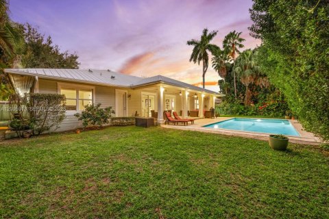 House in Miami, Florida 4 bedrooms, 301.75 sq.m. № 2069902 - photo 2